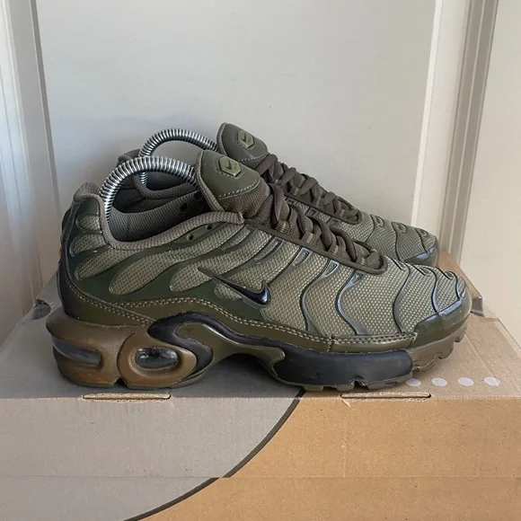 Nike Air Max Plus GS Olive Green Cargo Sneakers- SZ 5.5 Y- 7 W